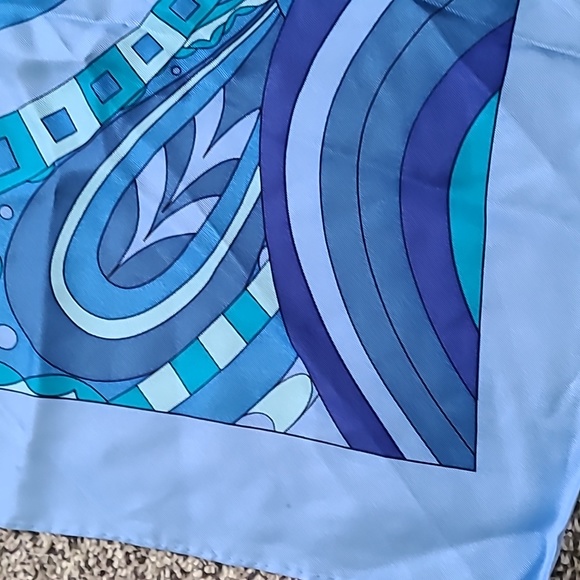 Ann Taylor Square scarf. - Picture 3 of 5